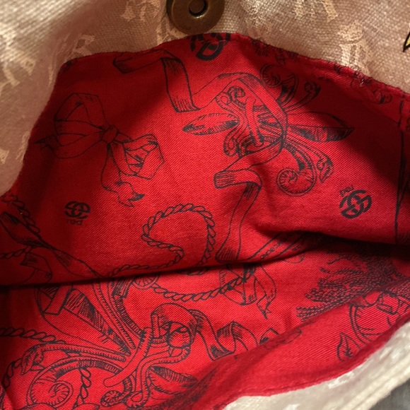 Ecko crossbody with painted rock detailing and red interior - Picture 4 of 13